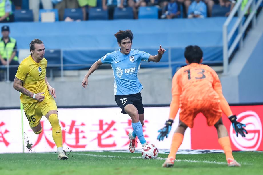 大连英博2-1逆转深圳新鹏城 取得近四轮首胜