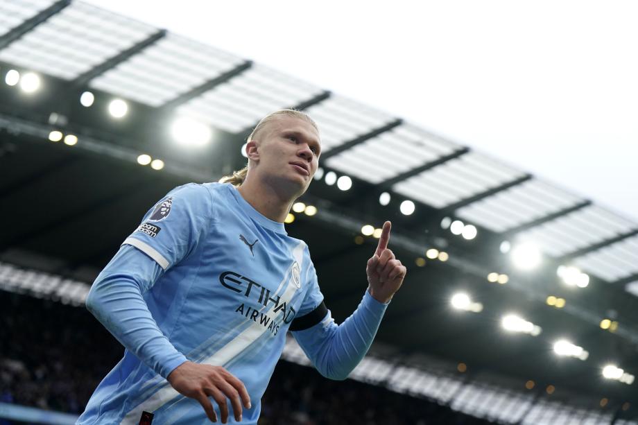 哈兰德双响多库2助多纳鲁马神扑 曼城3-0曼联