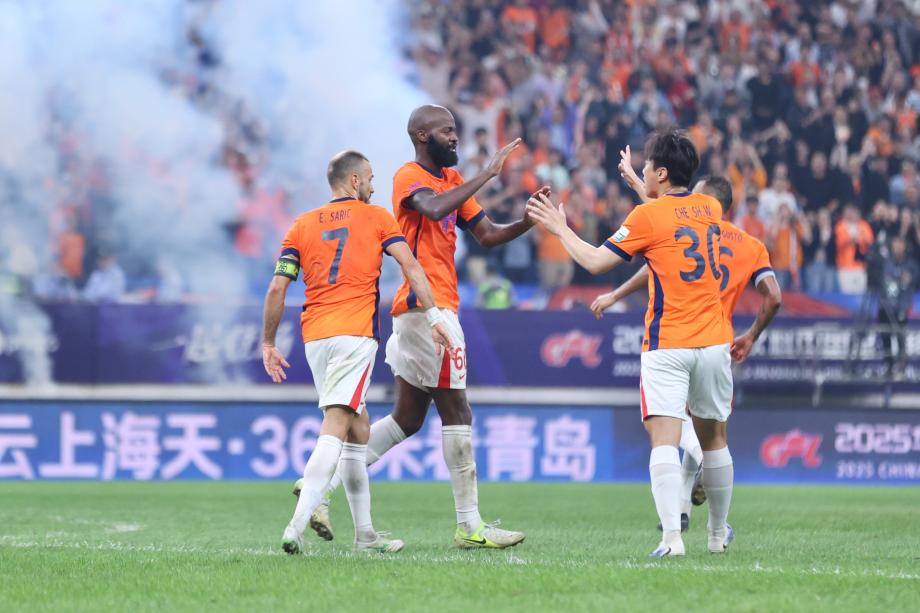 奥古斯托补时破门 青岛海牛主场平山东泰山