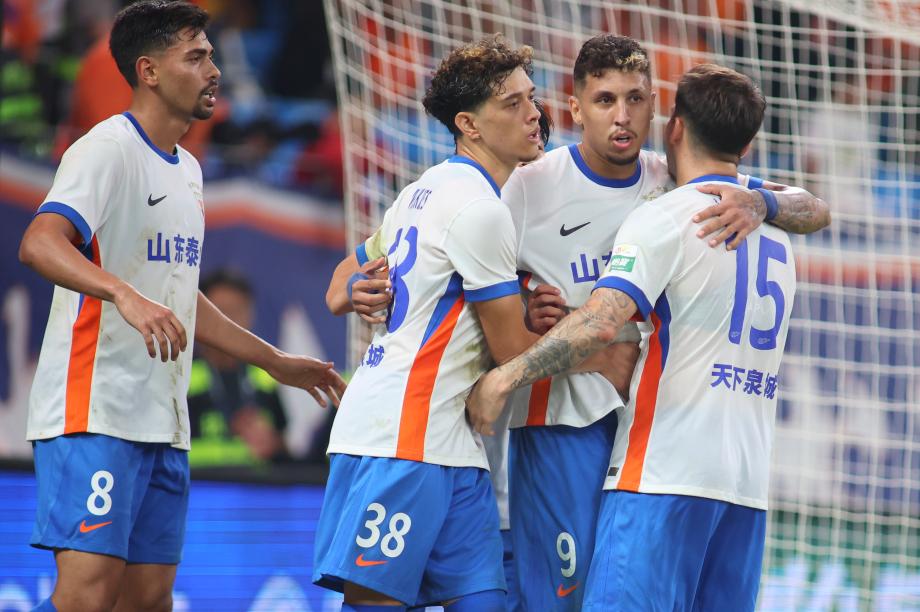 奥古斯托补时破门 青岛海牛主场平山东泰山