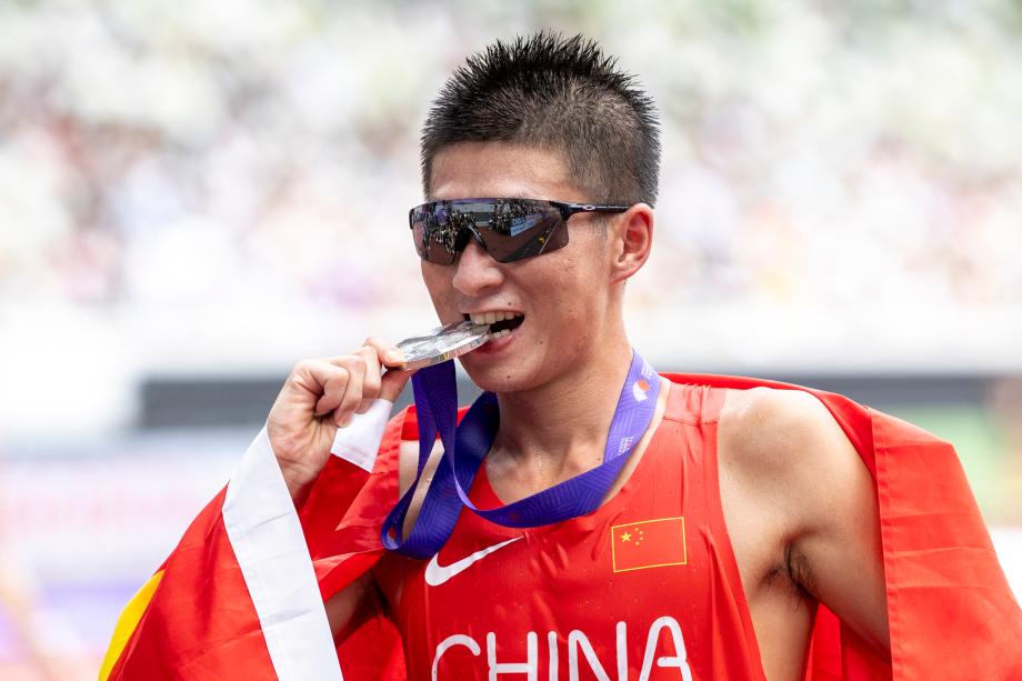 [图]中国选手王朝朝田径世锦赛男人20公里赛跑摘银体育赛事直播