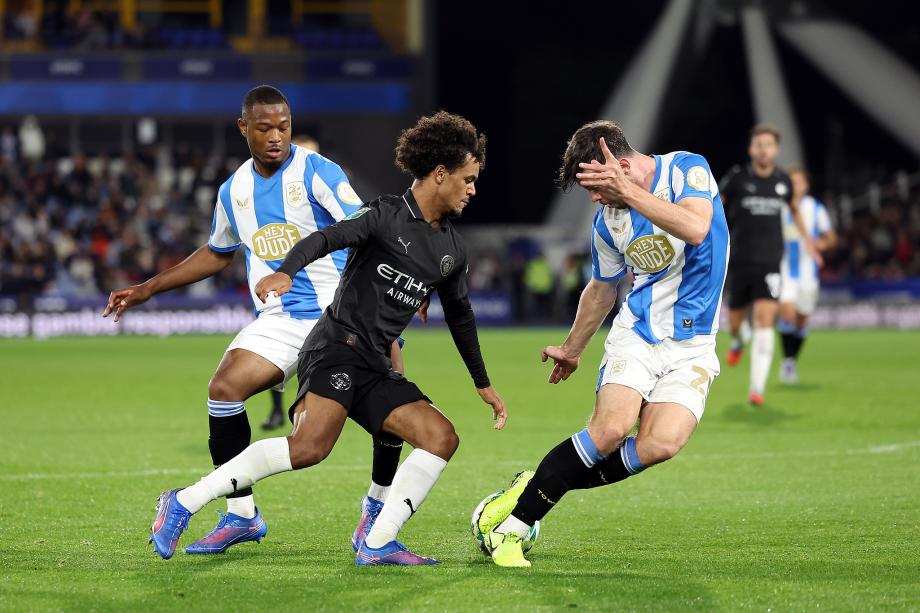 联赛杯-福登传射 曼城2-0哈德斯菲尔德晋级16强