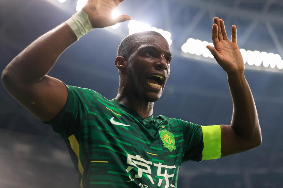 法比奥帽子戏法 北京国安主场战胜大连英博