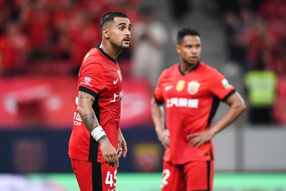 莱昂纳多梅开二度 上海海港险胜武汉三镇