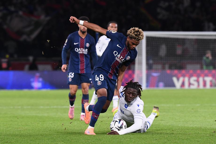 双中卫双双破门 巴黎圣日耳曼2-0胜欧塞尔