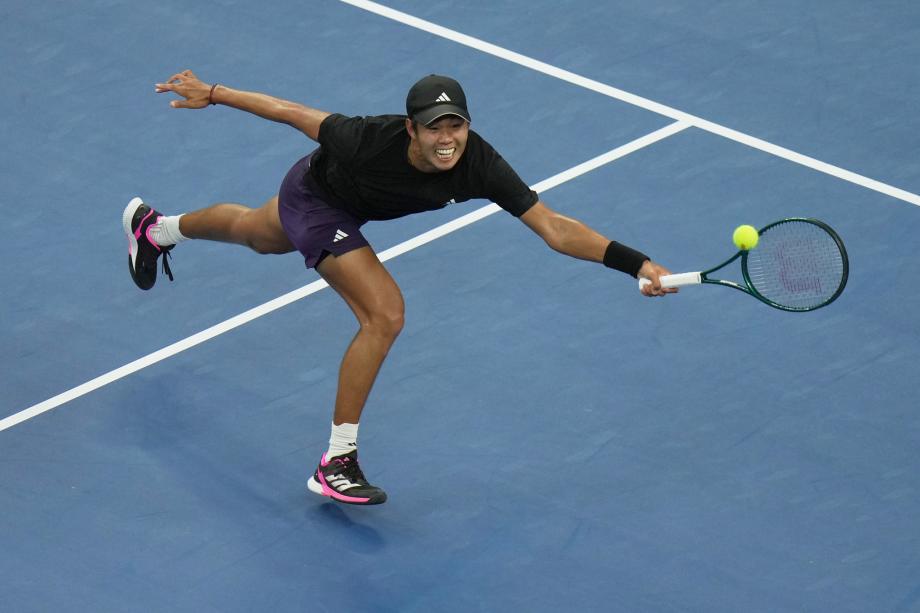 [图]梅德韦杰夫决胜盘退赛 勒纳-钱生计首进巡回赛决赛体育录像/图片