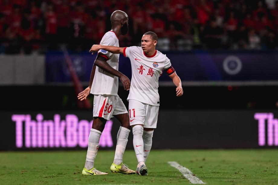 后卫解围失误送大礼 梅州客家击败青岛海牛