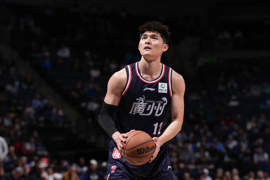 季前赛-奥拉迪波14分 森林狼60分大胜广州龙狮