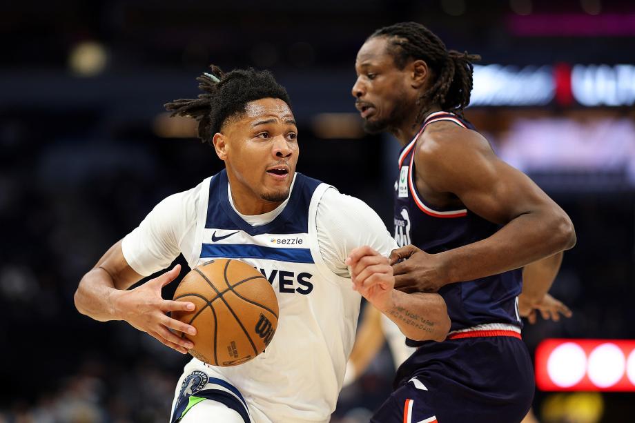 季前赛-奥拉迪波14分 森林狼60分大胜广州龙狮