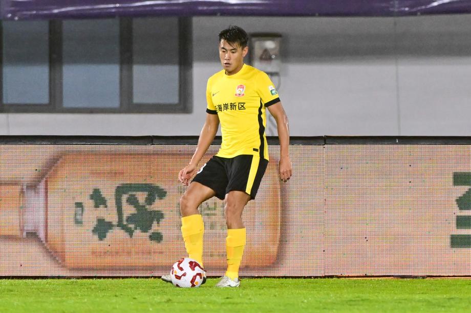 于汉超破门 上海申花2-1逆转青岛西海岸