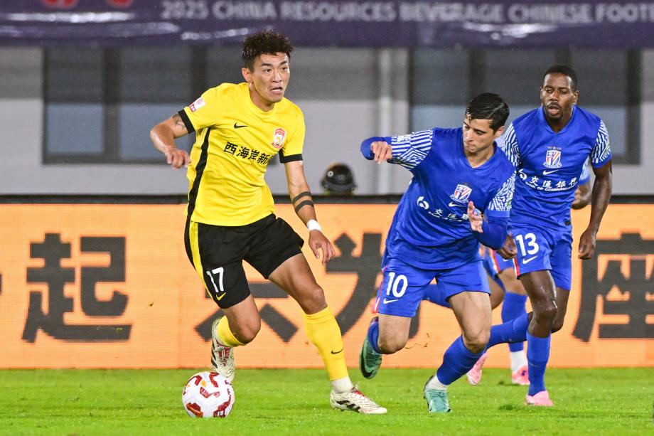 于汉超破门 上海申花2-1逆转青岛西海岸