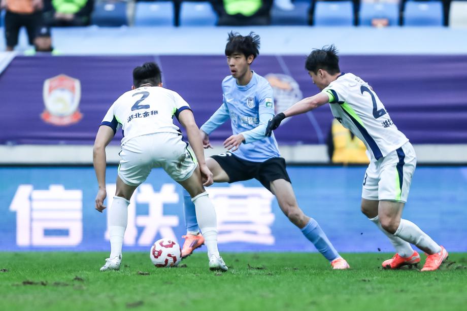 马马杜造险+中楣 大连英博0-0闷平武汉三镇