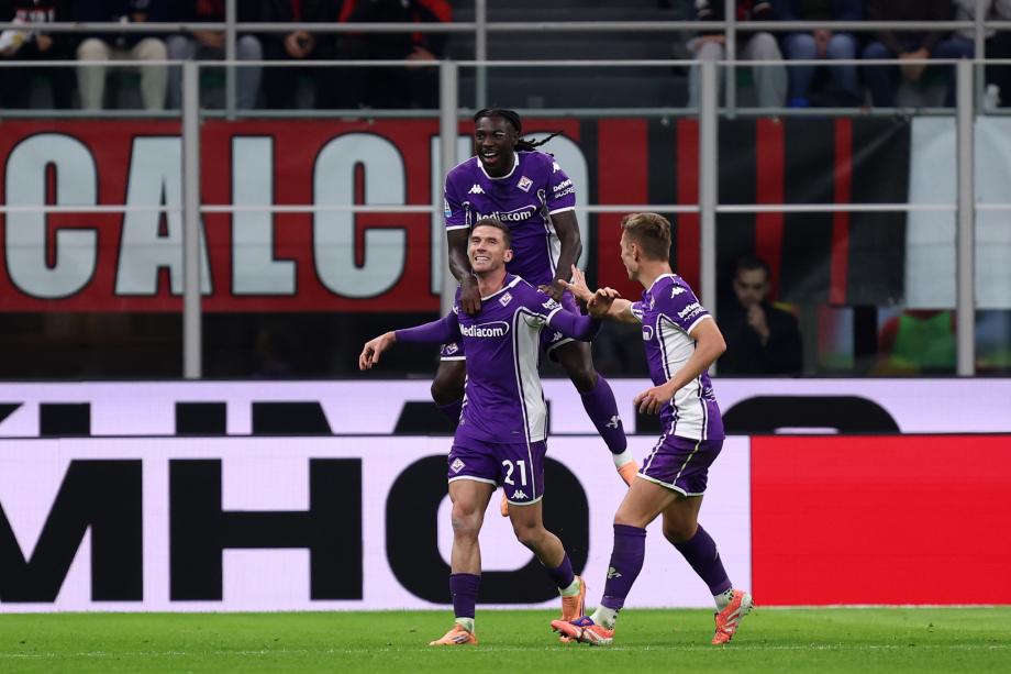 意甲：莱奥双响 AC米兰2-1逆转登顶积分榜