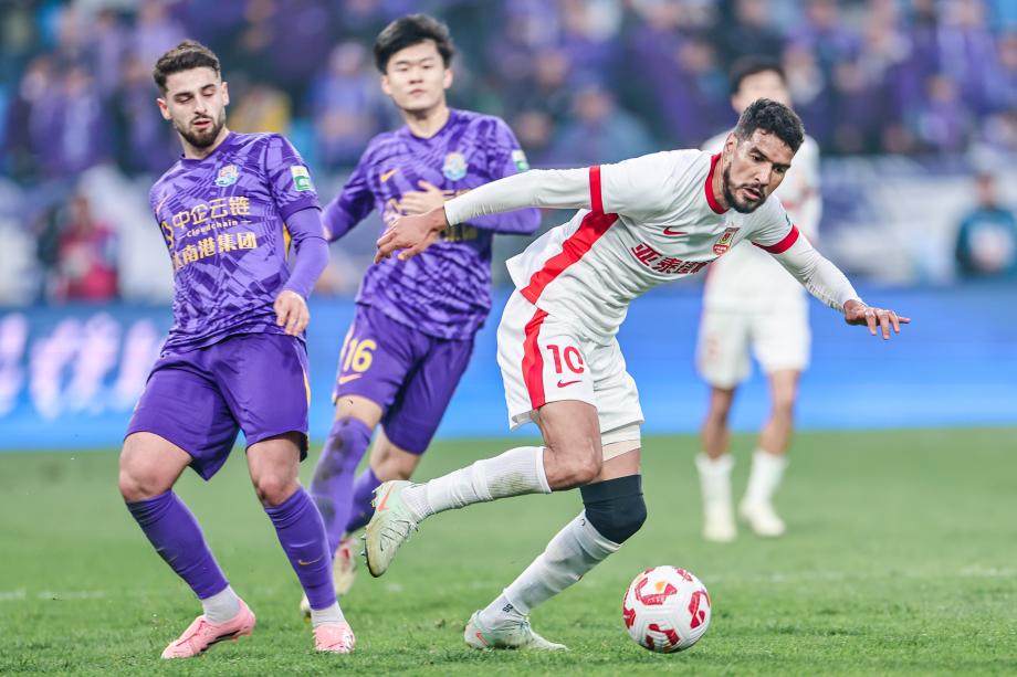 谢维军补时破门 天津津门虎战平长春亚泰