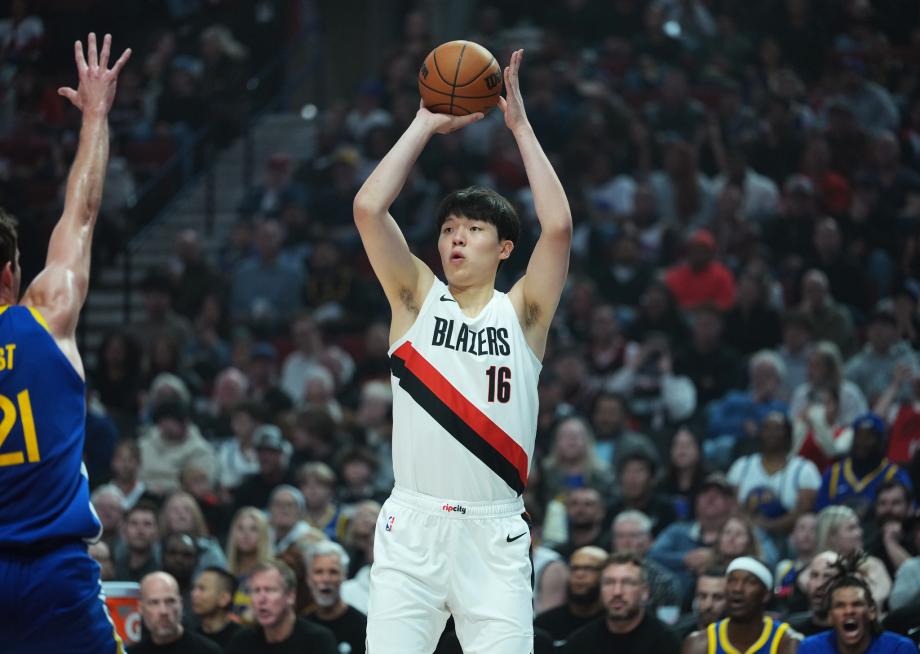 常规赛首胜！杨瀚森暴扣+火锅 开拓者击败勇士