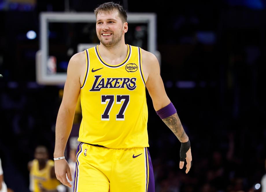 东契奇狂砍49+11+8 湖人擒森林狼新赛季首胜