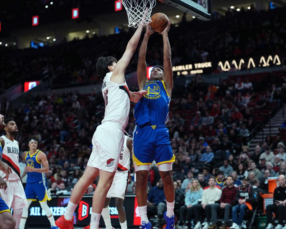 常规赛首胜！杨瀚森暴扣+火锅 开拓者击败勇士