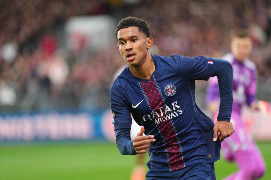 法甲-阿什拉夫双响 巴黎圣日耳曼3-0布雷斯特