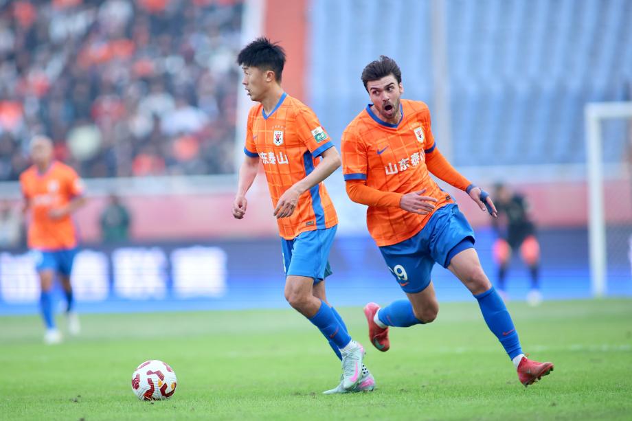 卡扎伊什维利梅开二度 山东泰山战胜上海海港