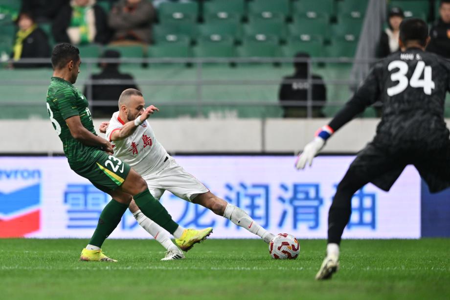 萨里奇帽子戏法 青岛海牛客场战胜北京国安