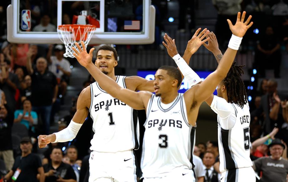 文班亚马31+14小托马斯40分 马刺胜篮网