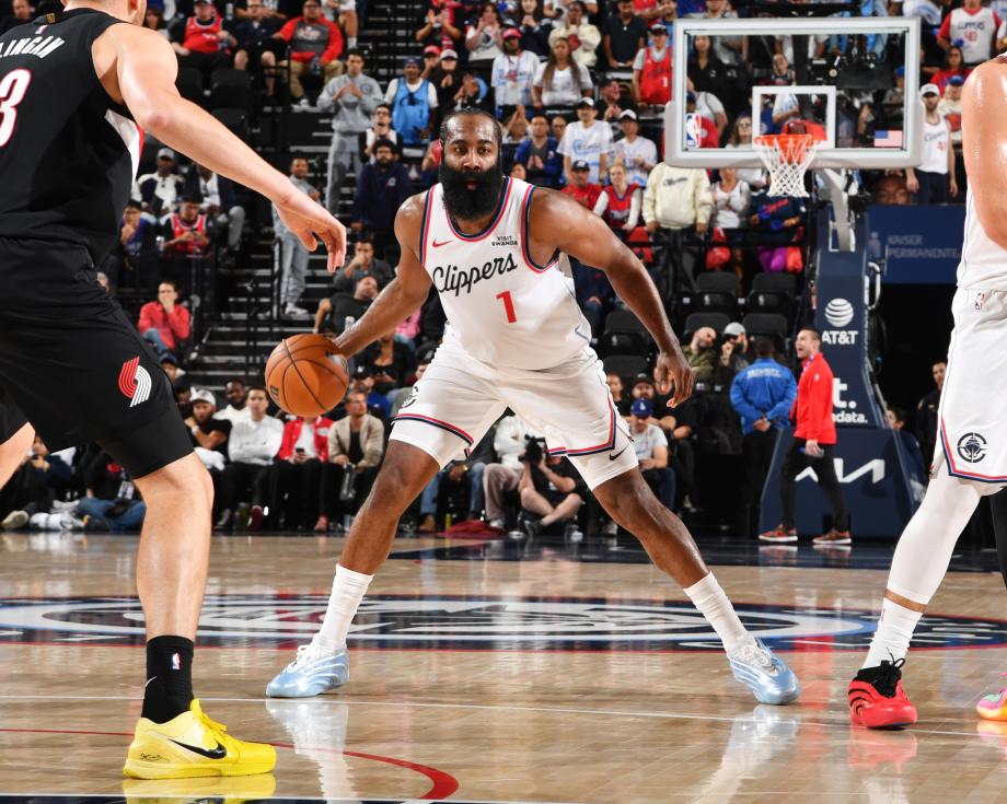 杨瀚森2分1板莱昂纳德30分 快船力克开拓者