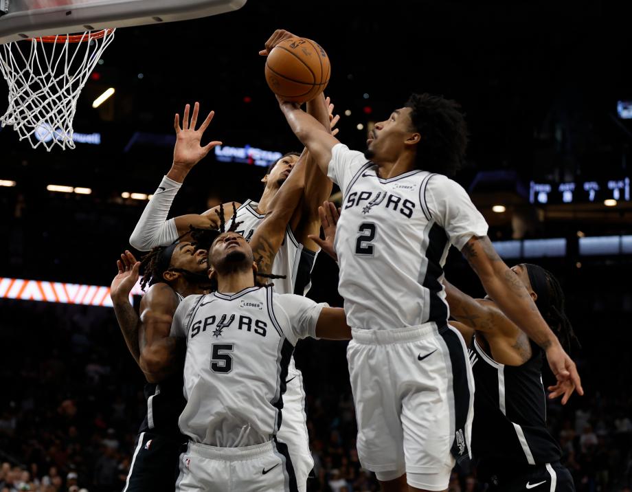 文班亚马31+14小托马斯40分 马刺胜篮网