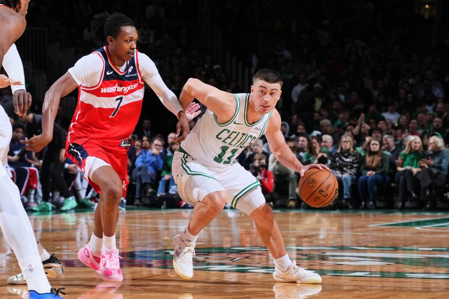 布朗35+5+5普理查德18分 绿军送奇才6连败