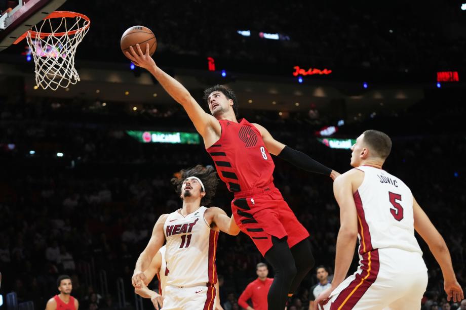 约维奇29分阿夫迪亚33分11板 热火险胜开拓者