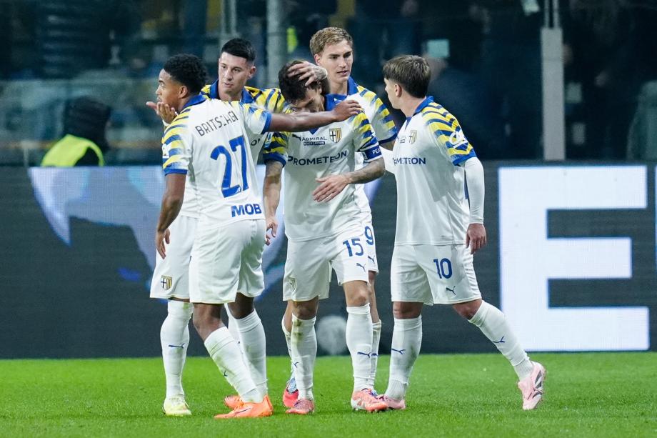 萨勒马科尔斯破门莱奥点射 米兰2-2平帕尔马