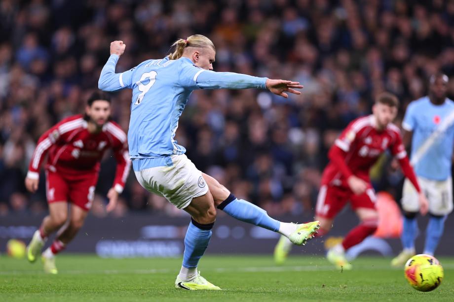 英超-哈兰德头球破门多库世界波 曼城3-0利物浦