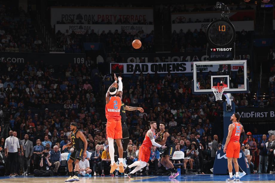 亚历山大28+11库里生涯首次恶犯 勇士惨败雷霆