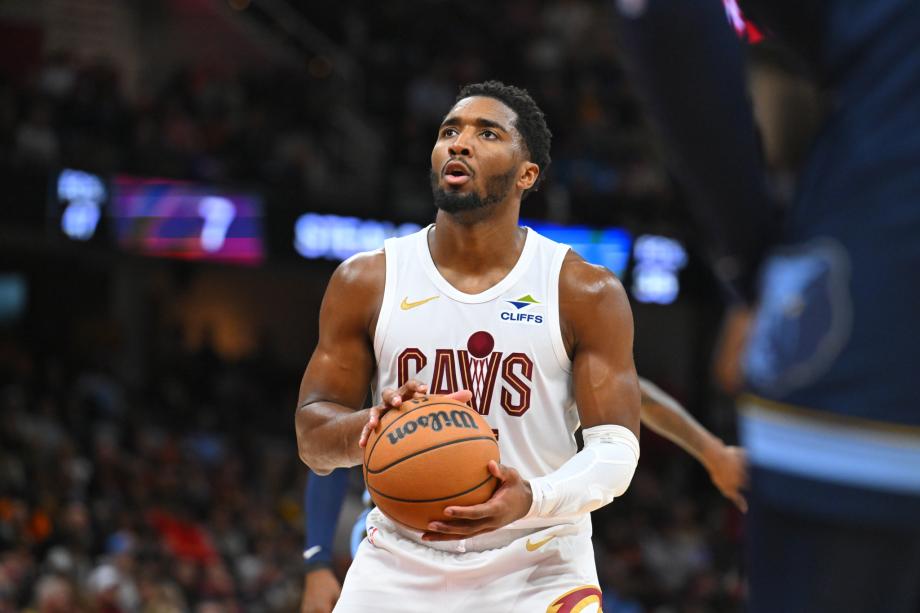 米切尔30+5莫兰特伤退 骑士力擒灰熊送对手四连败