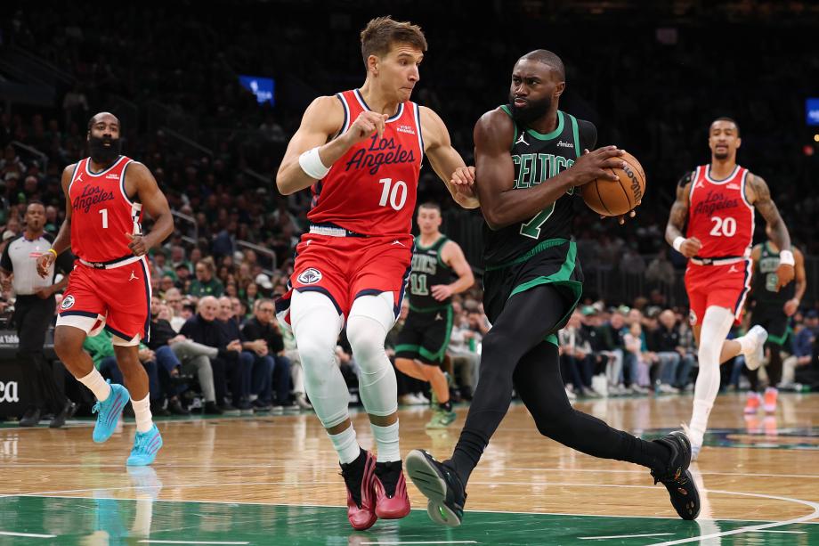 布朗33+12哈登空砍37+7+8 凯尔特人险胜快船