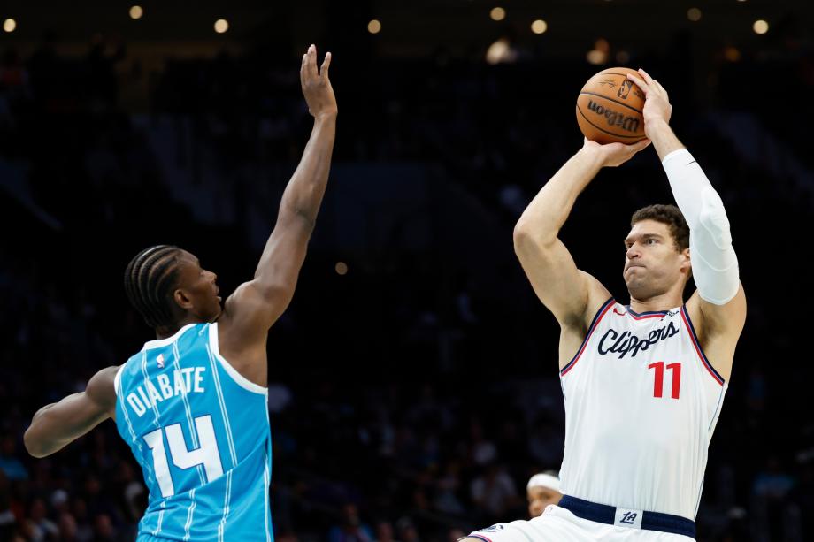 哈登55分刷新队史单场纪录 快船力擒黄蜂