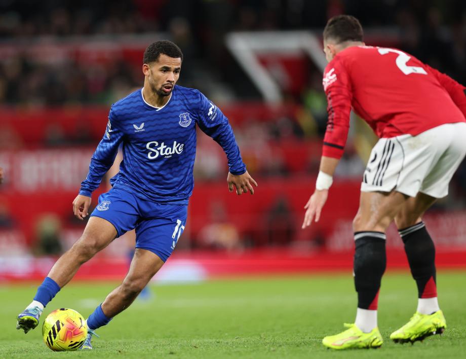 盖耶掌掴队友直红霍尔破门 曼联0-1埃弗顿