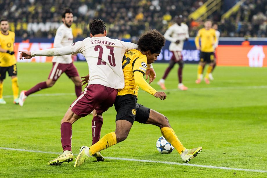 欧冠-吉拉西双响福伊特红牌 多特4-0比利亚雷亚尔