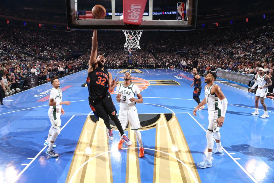 布伦森37分字母哥复出空砍30+15 尼克斯击败雄鹿