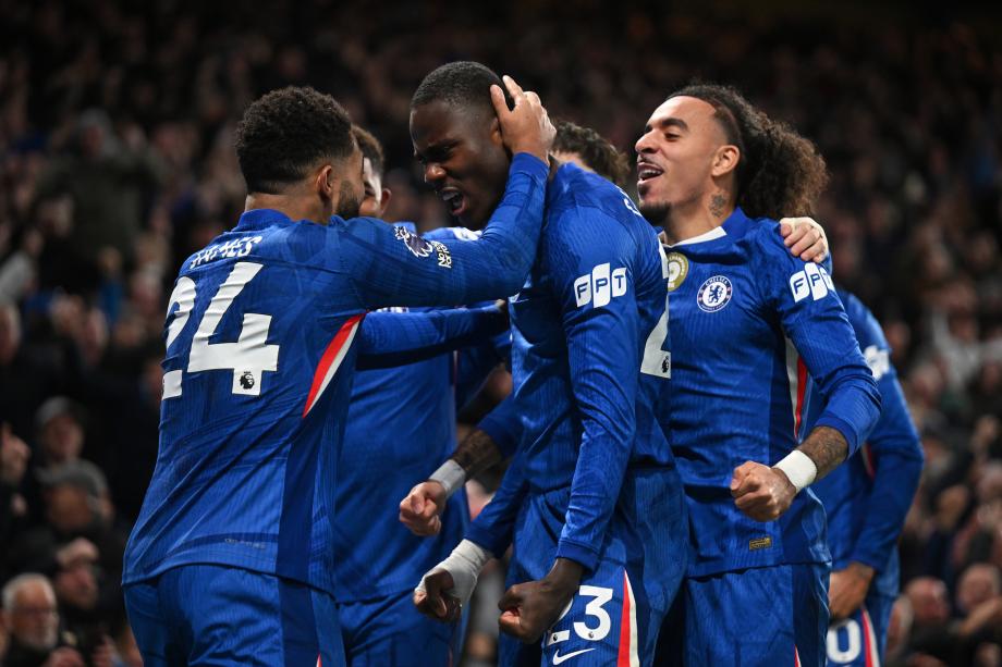 英超-查洛巴梅里诺破门 十人切尔西1-1阿森纳