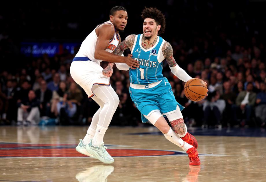 唐斯35+18+5布伦森26+5 尼克斯主场轻取黄蜂