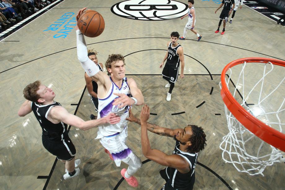 马尔卡宁30+8克洛尼29分 爵士客场击败篮网