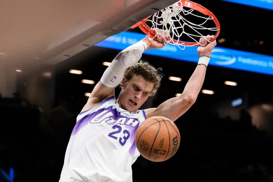 马尔卡宁30+8克洛尼29分 爵士客场击败篮网