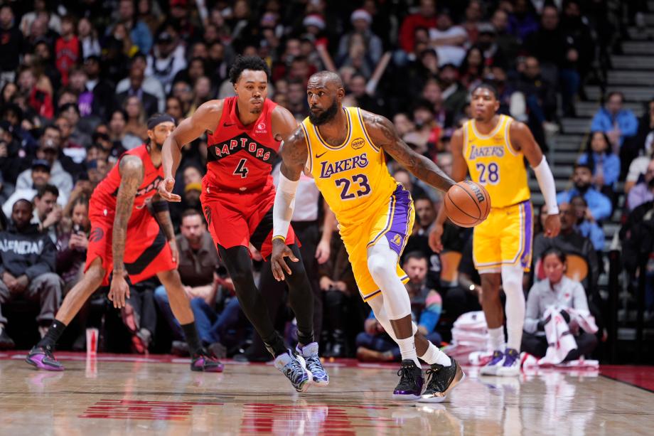 詹姆斯1297场连续得分上双纪录终结 湖人绝杀猛龙