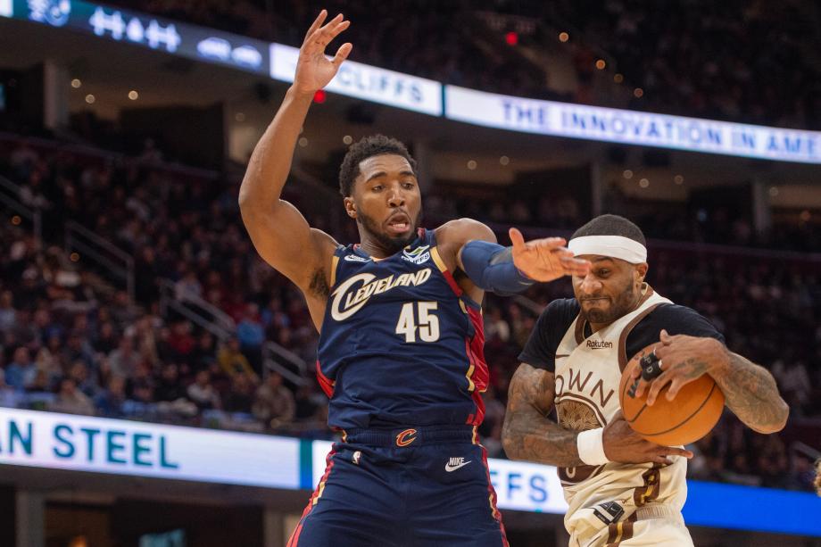 米切尔空砍29分斯潘塞19+7 残阵勇士爆冷骑士