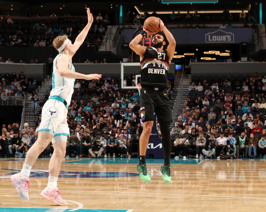 穆雷34分约基奇28+9+11 掘金轻取黄蜂三连胜