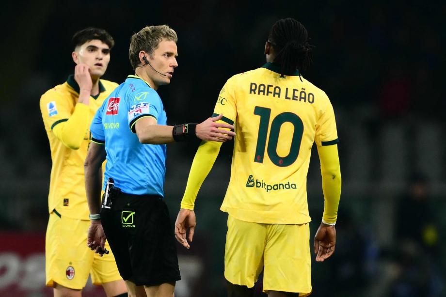 意甲-普利西奇双响拉比奥特世界波 米兰3-2登顶