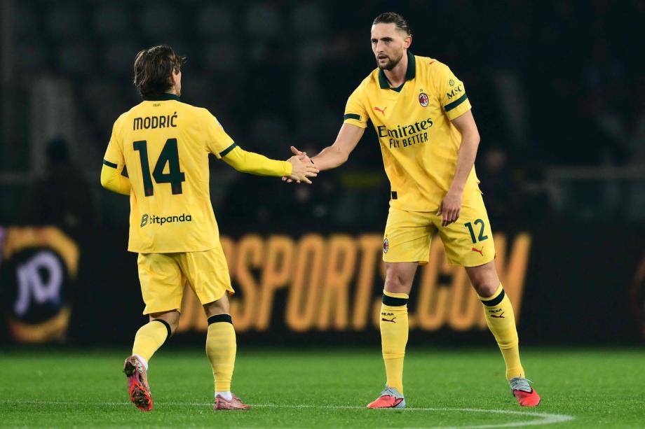 意甲-普利西奇双响拉比奥特世界波 米兰3-2登顶