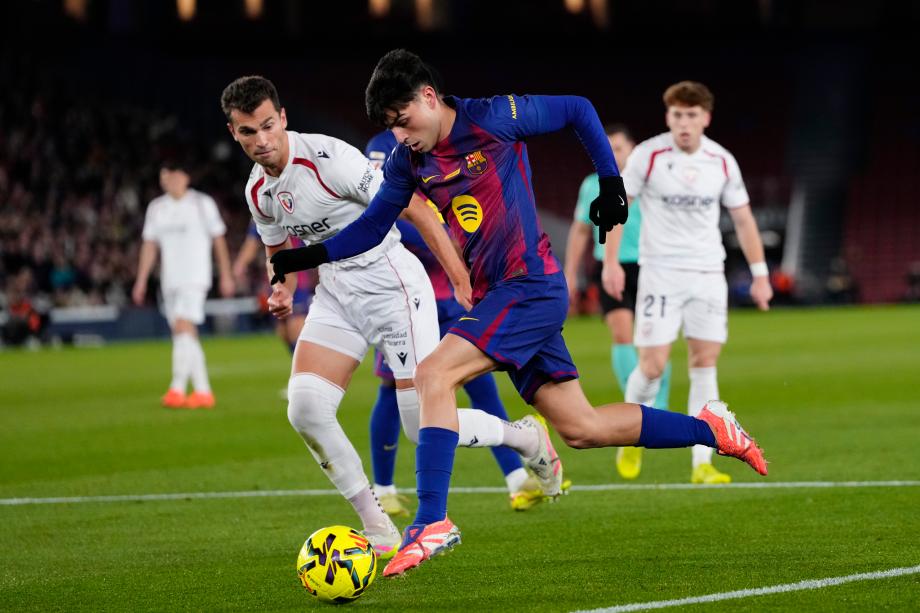 拉菲尼亚梅开二度 巴萨主场2-0完胜奥萨苏纳