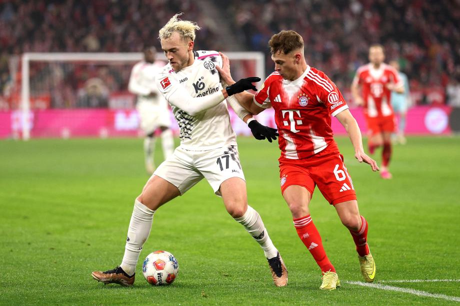 德甲-卡尔连场破门凯恩点射 拜仁2-2战平美因茨