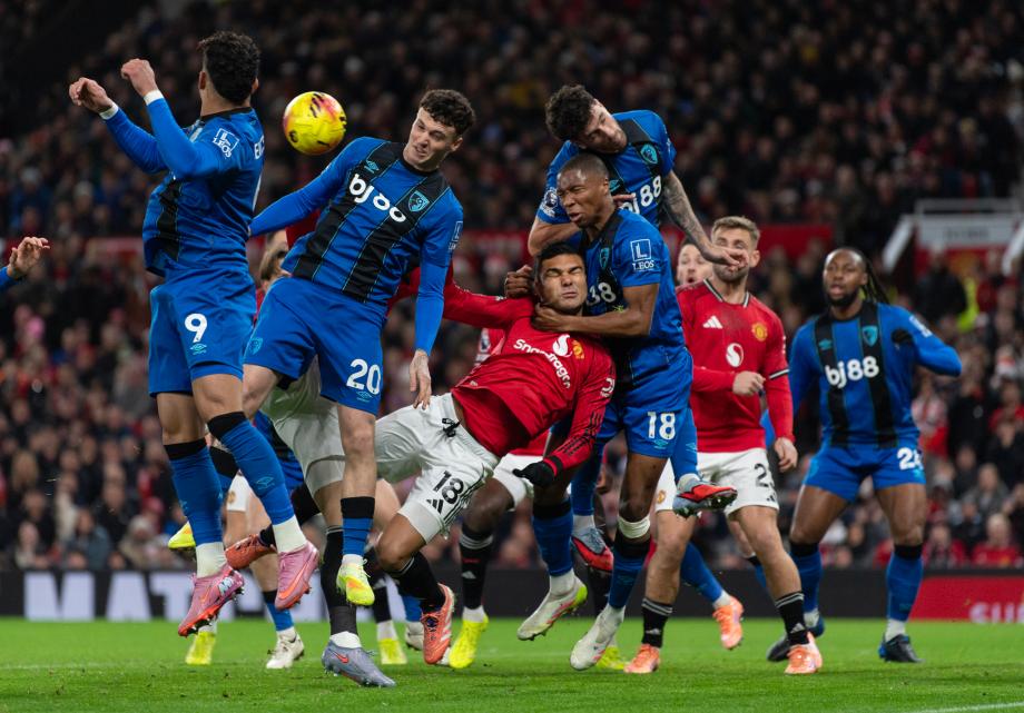 B费任意球破门卡塞米罗建功 曼联4-4伯恩茅斯